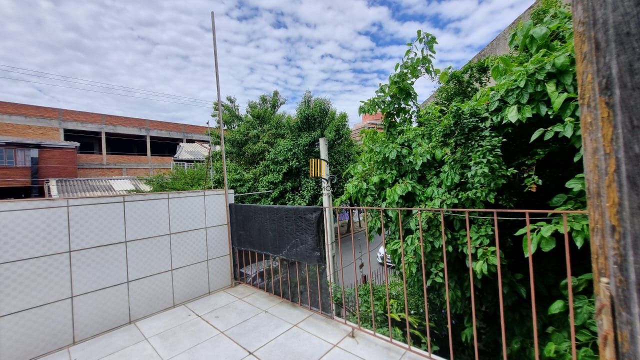 Casa estilo sobrado para venda de 3 dormitórios  com  2 vagas de garagem no bairro Cidade Baixa em Porto Alegre/RS.