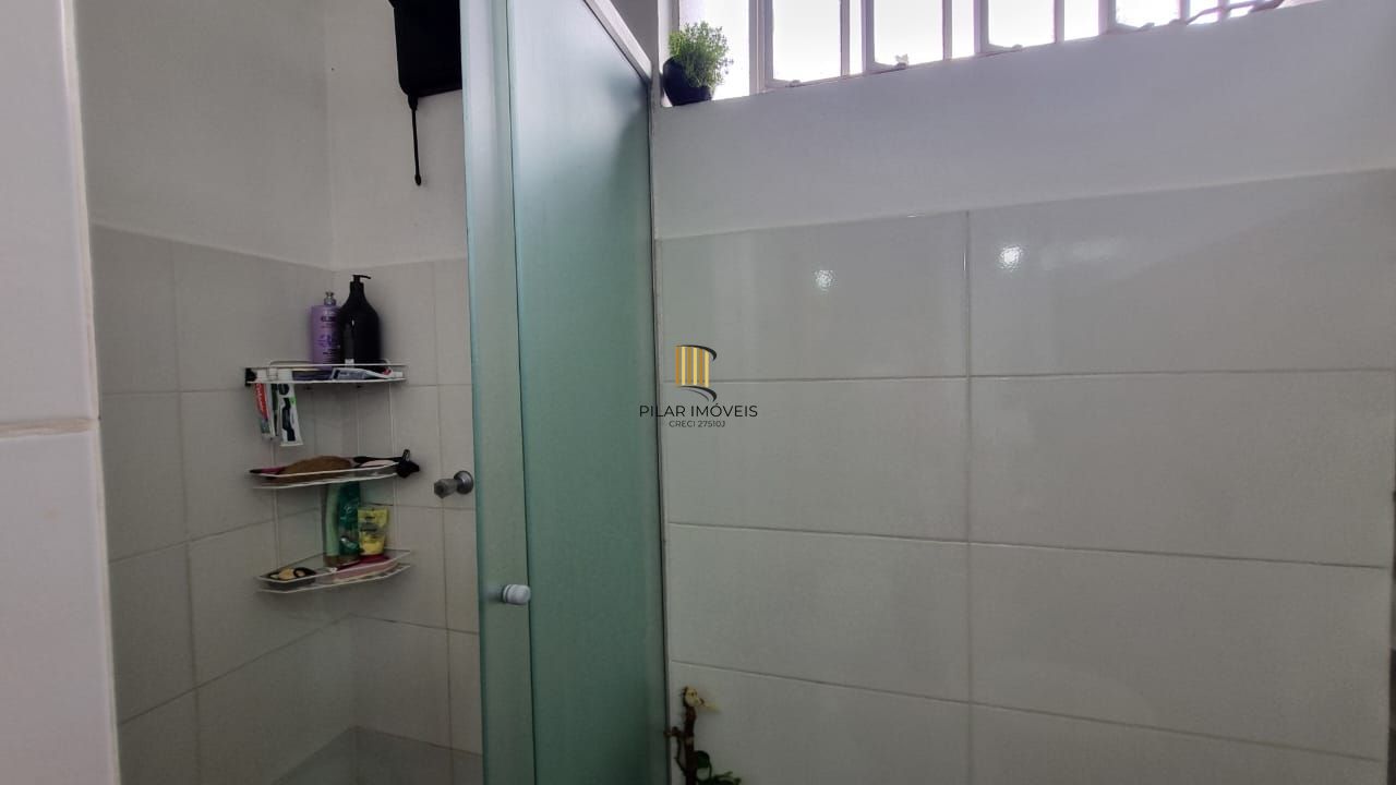 Aproveite o sol e a vista, apartamento para venda de frente com sacada, 2 dormitórios com 1 vaga no bairro Santana em Porto Alegre/RS.