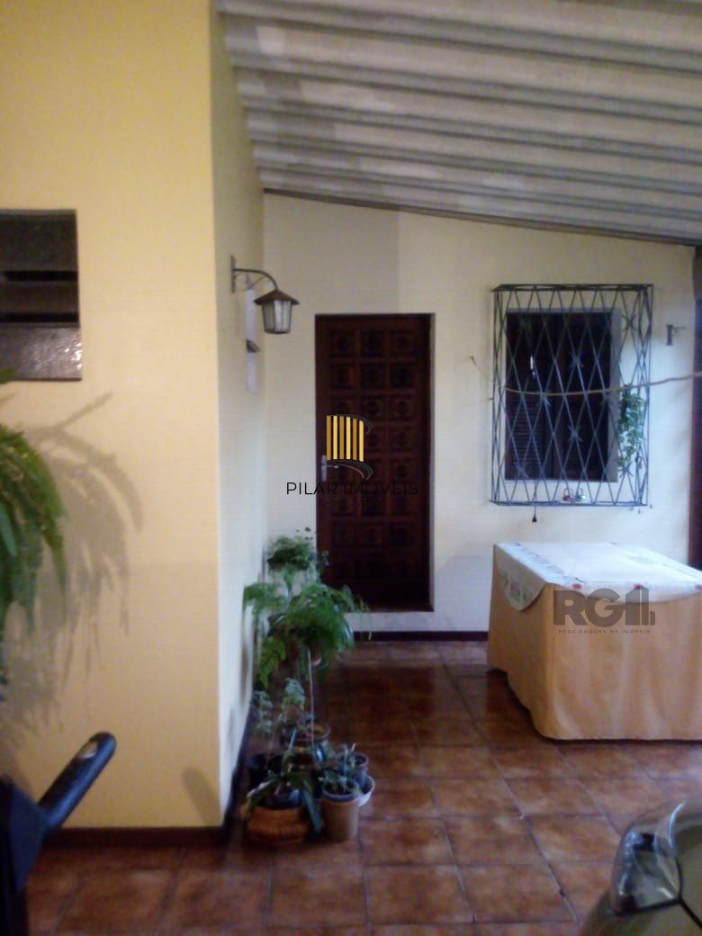 Casa para Venda - 320m², 4 dormitórios, sendo 2 suites, 5 vagas - Santo Antonio