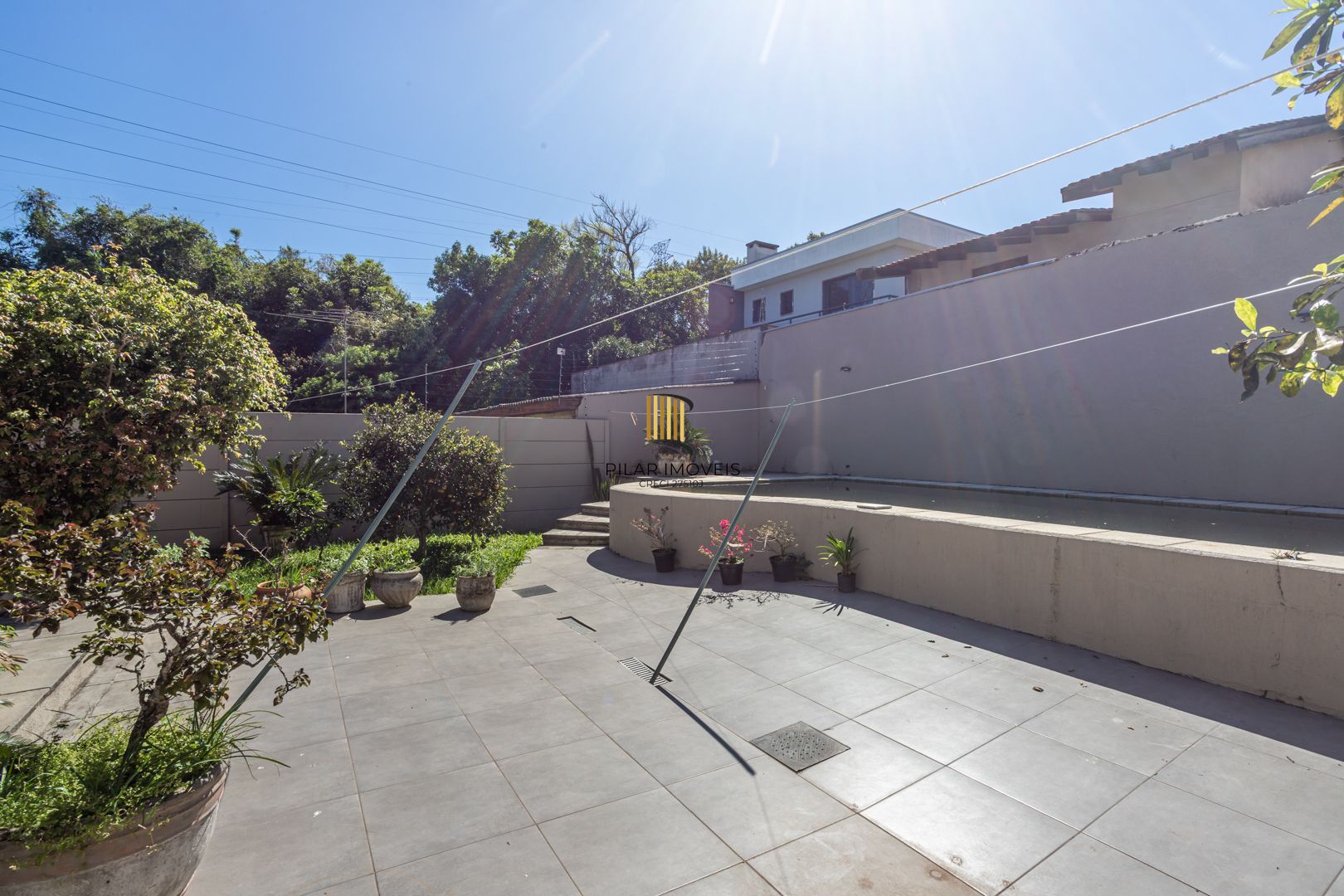 Casa 4 dormitórios no bairro Igara