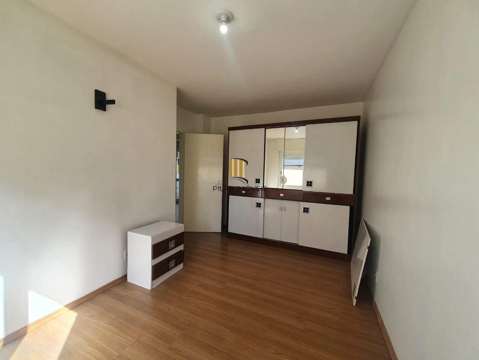 Apartamento de 2 dormitórios no bairro Azenha para comprar