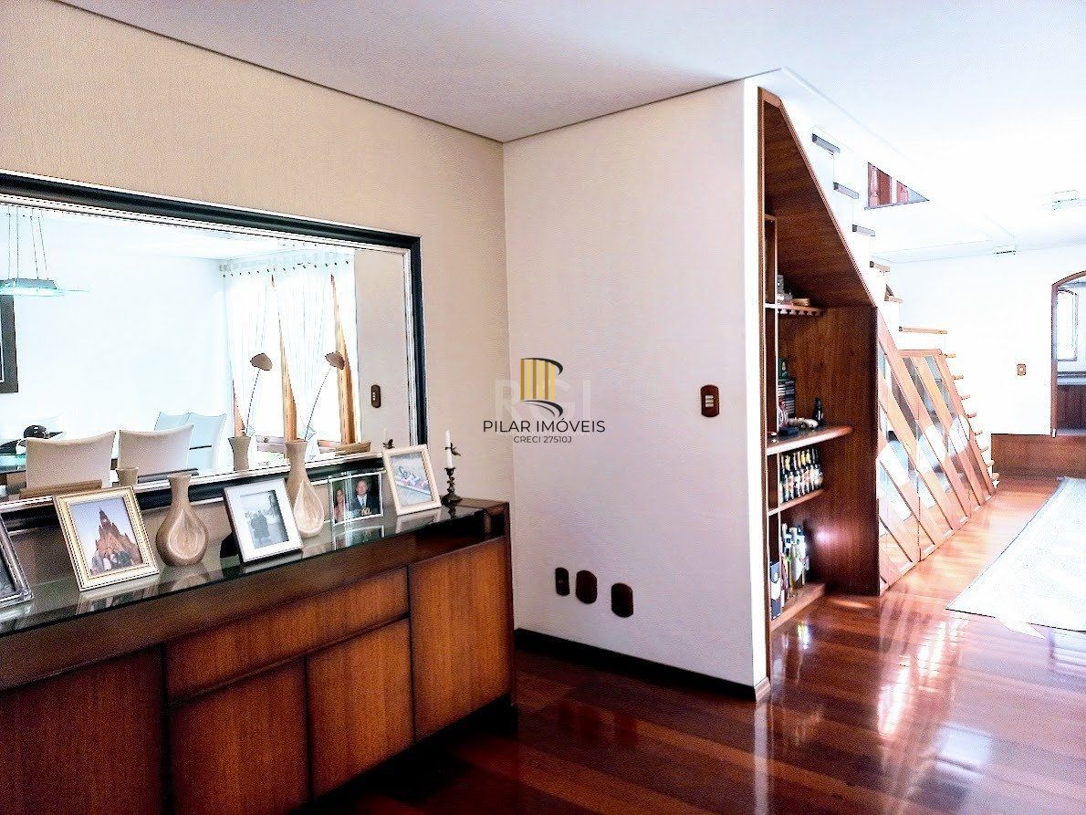 Casa 5 dormitórios no bairro Santana