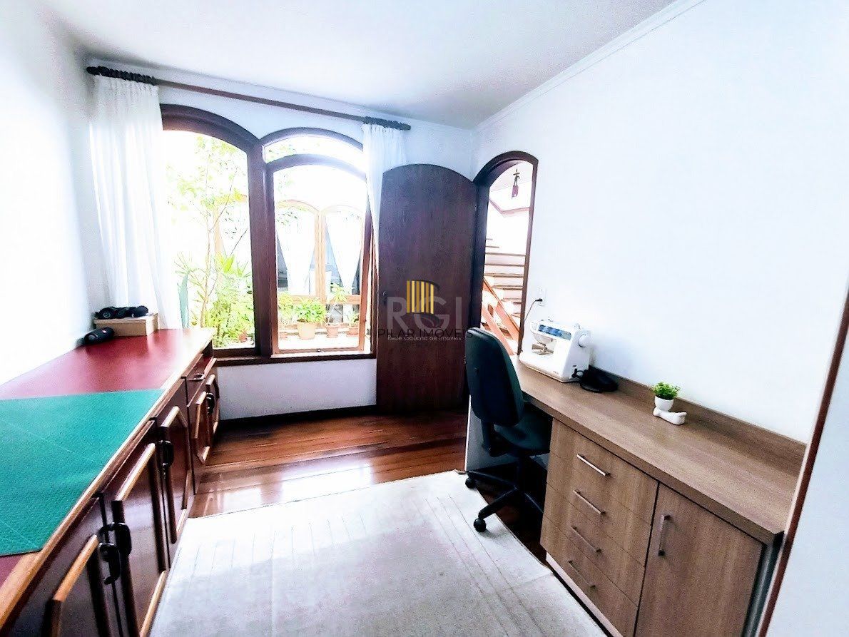 Casa 5 dormitórios no bairro Santana