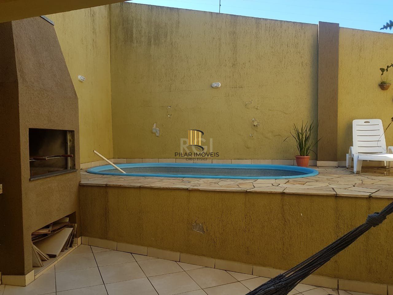 Casa para Venda - 300m², 4 dormitórios, sendo 1 suites, 2 vagas - Glória
