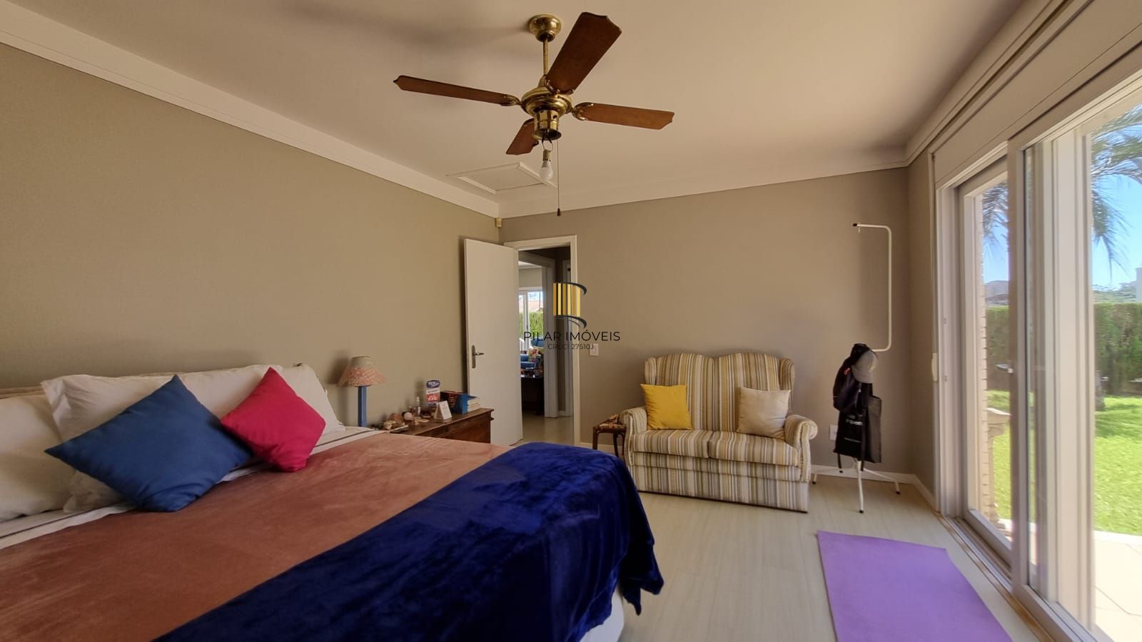 Casa Espetacular com Vista Deslumbrante, Reformada por Arquiteto de 2 dormitórios, suíte, próximo a PUC e Carrefour no bairro Partenon em Porto Alegre/RS/