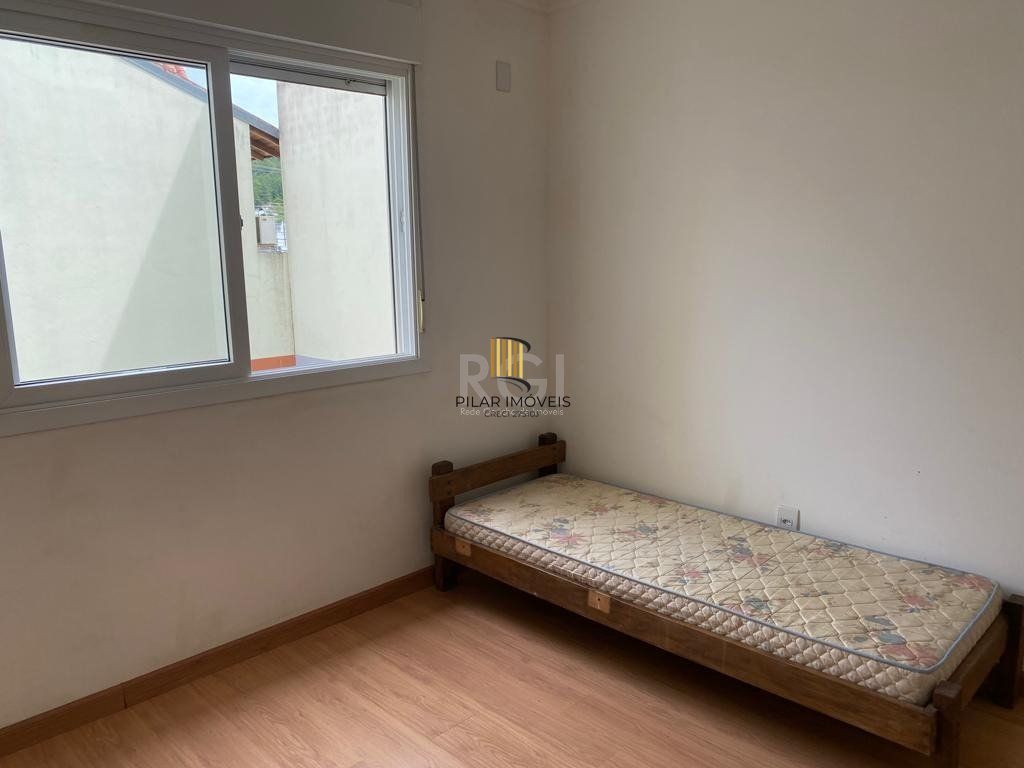Casa 3 dormitórios no bairro Hípica