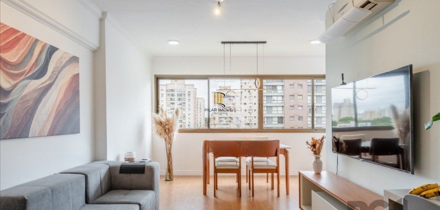 Apartamento de dois dormitórios localizado no bairro Passo da Areia em Porto Alegre/RS.