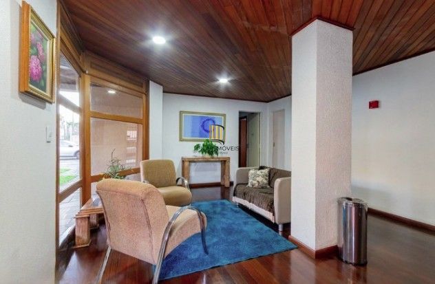 Linda cobertura de 4 dormitórios,1 suíte , 4 banheiros para venda, 4 vagas de garagens cobertas e escrituradas, 1 terraço com deck, piscina e churrasqueira no bairro Jardim Lindóia em Porto Alegre/RS.