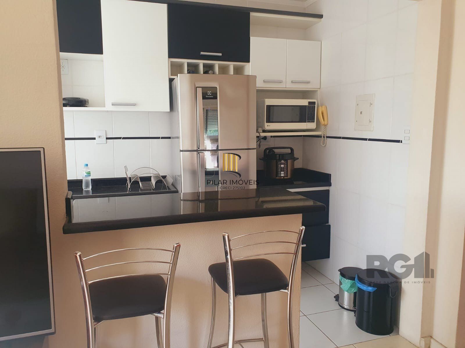 Apartamento de 02 dormitórios, no bairro Partenon, para locação