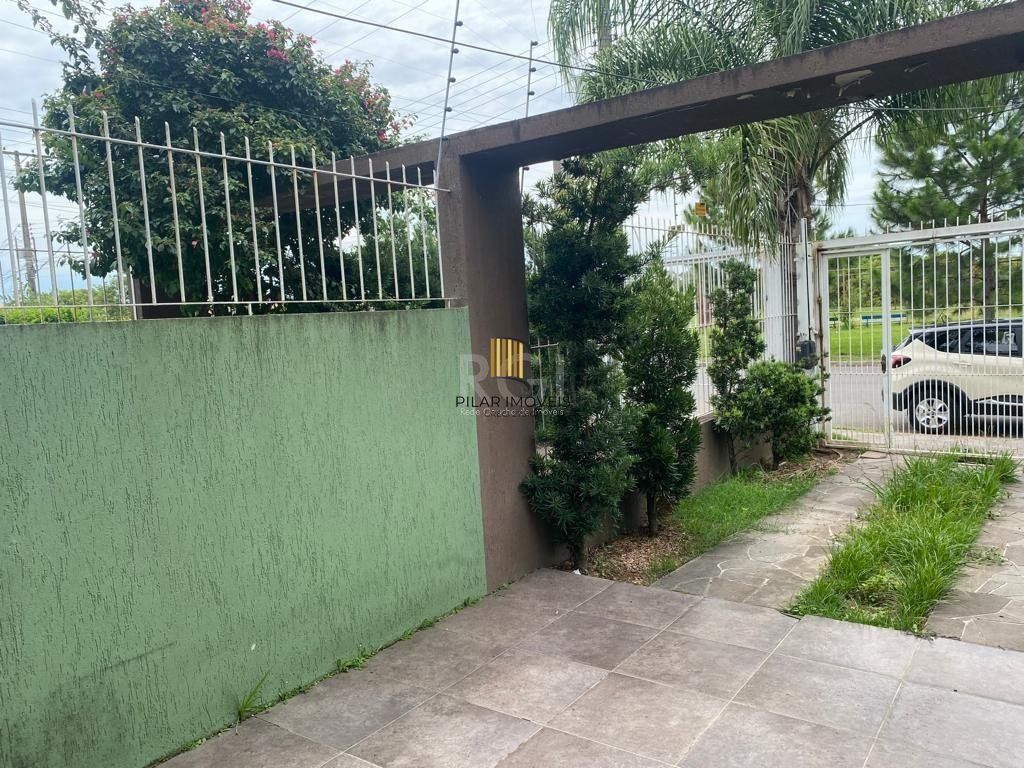Casa 3 dormitórios no bairro Hípica