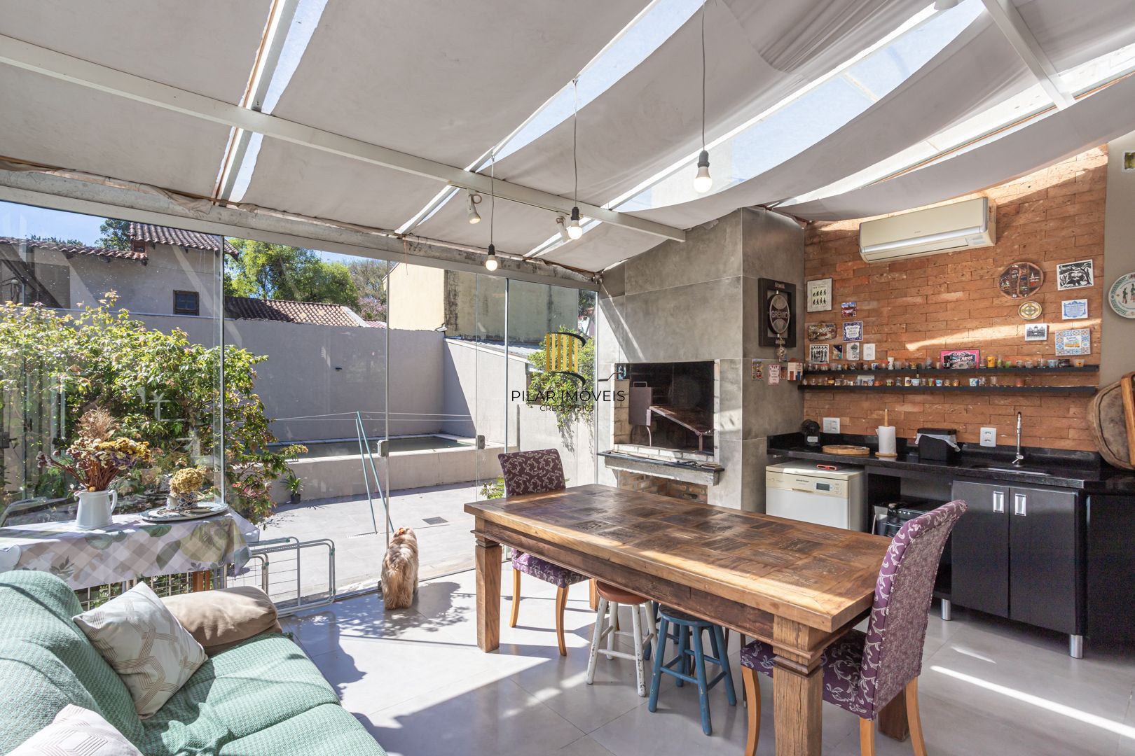 Casa 4 dormitórios no bairro Igara