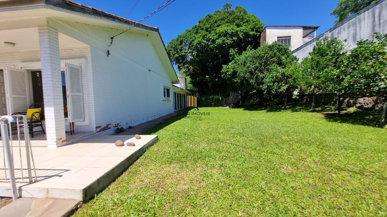 Casa Espetacular com Vista Deslumbrante, Reformada por Arquiteto de 2 dormitórios, suíte, próximo a PUC e Carrefour no bairro Partenon em Porto Alegre/RS/