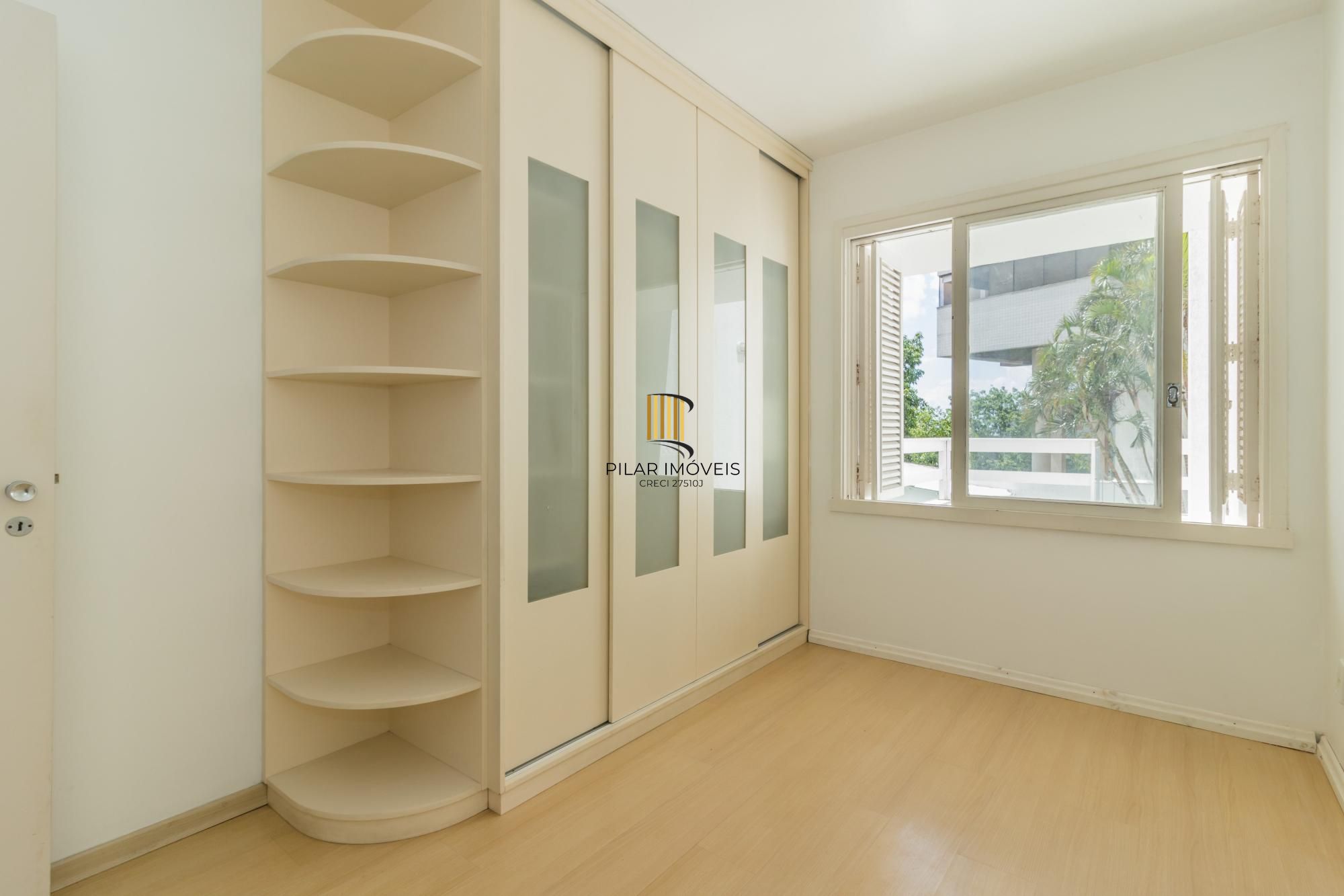 Casa para Venda - 250m², 4 dormitórios, sendo 1 suites, 3 vagas - Menino Deus