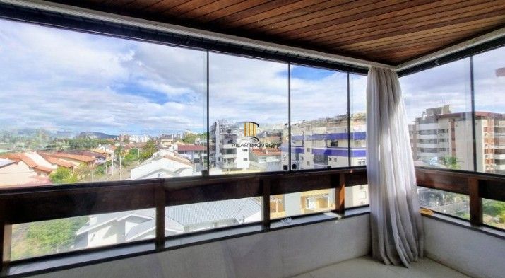 Linda cobertura de 4 dormitórios,1 suíte , 4 banheiros para venda, 4 vagas de garagens cobertas e escrituradas, 1 terraço com deck, piscina e churrasqueira no bairro Jardim Lindóia em Porto Alegre/RS.