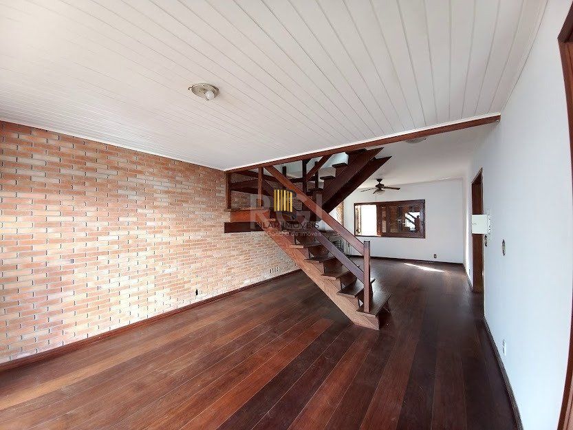 Casa para Venda - 224m², 3 dormitórios, sendo 1 suites, 3 vagas - Santana