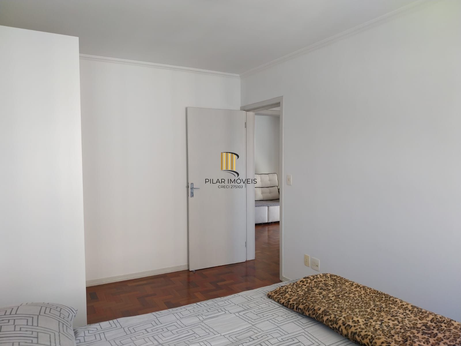 Apartamento de 2 dormitórios com vaga de garagem e sacada no Bairro Santana