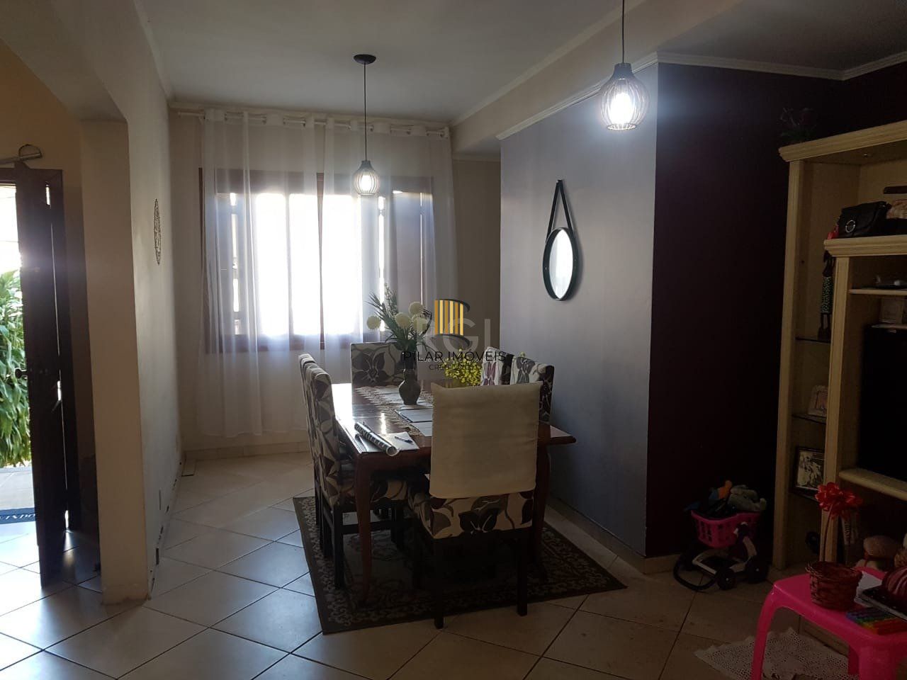 Casa para Venda - 300m², 4 dormitórios, sendo 1 suites, 2 vagas - Glória