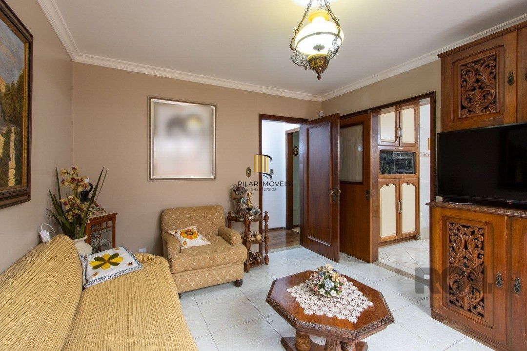 Casa com 07 dormitórios, no bairro Santana, à venda