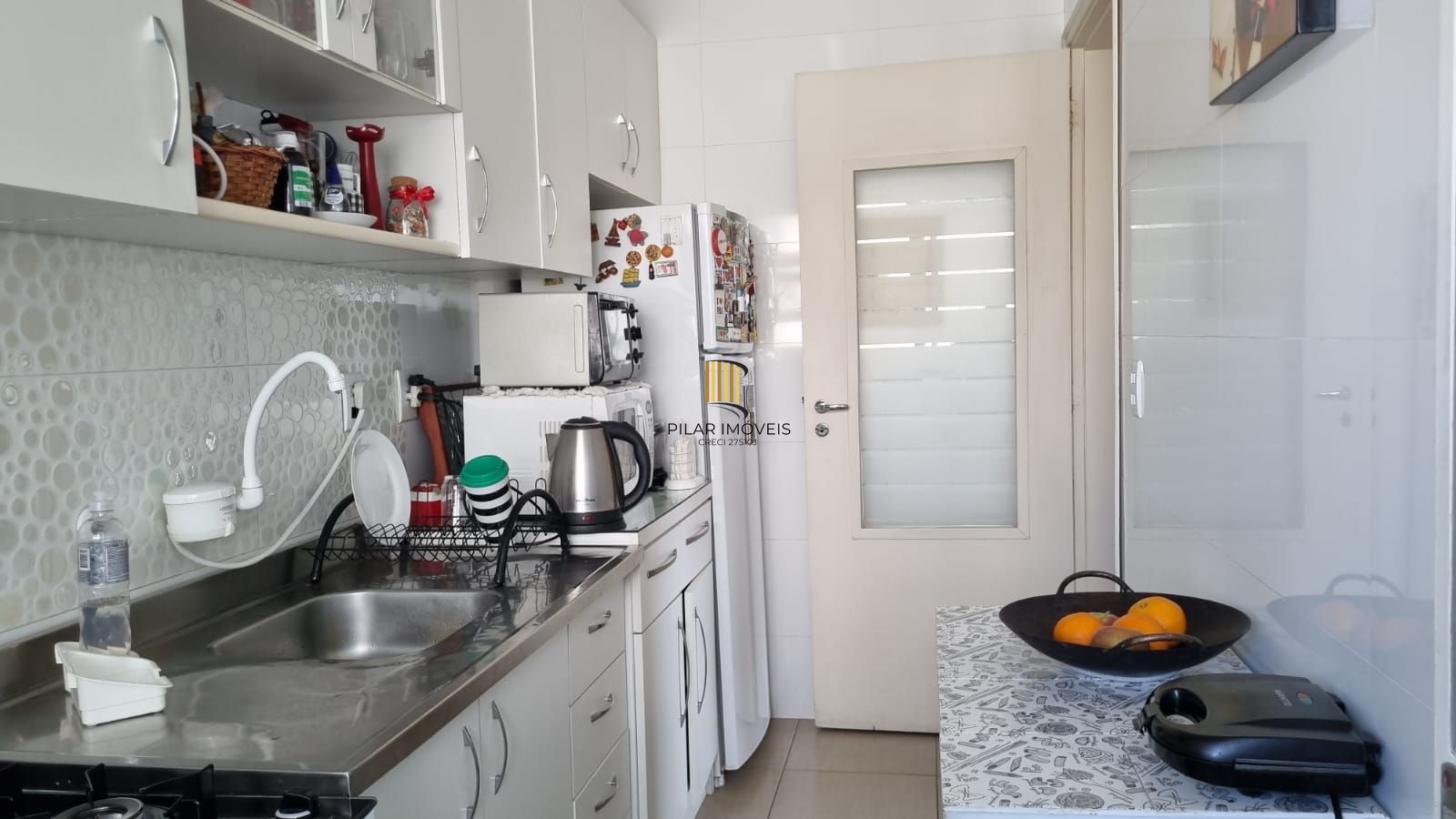 Apartamento à venda com linda vista em localização privilegiada com 2 dormitórios e 1 vaga de garagem no bairro Azenha em Porto Alegre/RS.