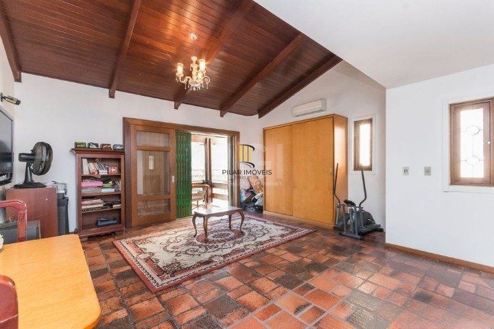 Casa para Venda - 247m², 4 dormitórios, sendo 1 suites, 5 vagas - Glória