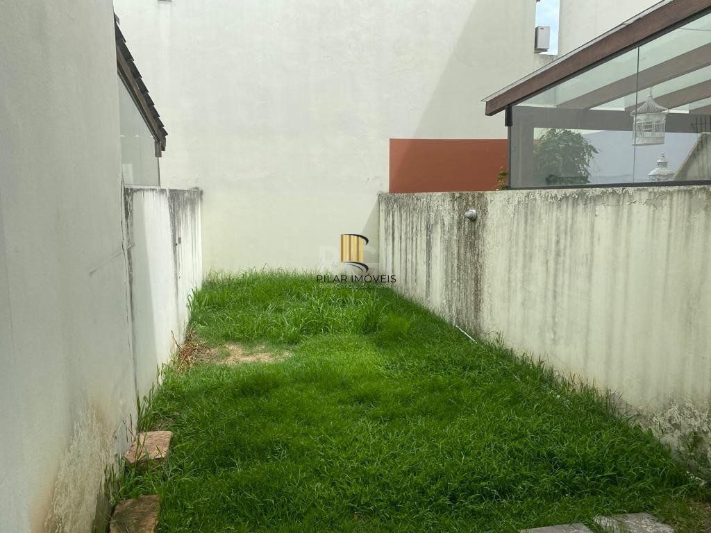Casa 3 dormitórios no bairro Hípica