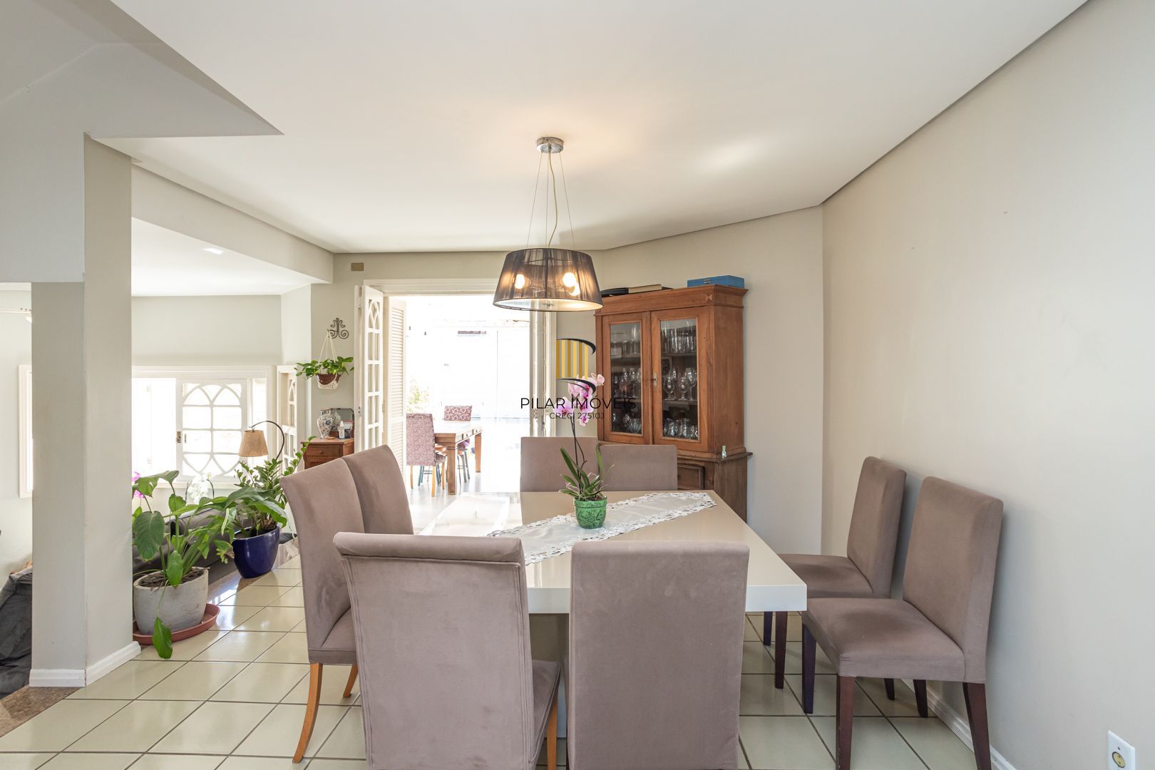 Casa 4 dormitórios no bairro Igara