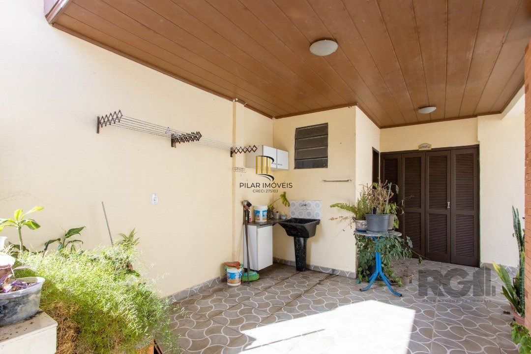 Casa com 07 dormitórios, no bairro Santana, à venda