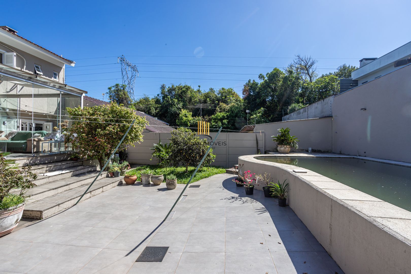 Casa 4 dormitórios no bairro Igara