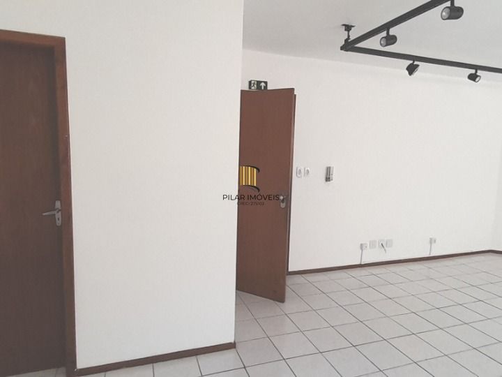 Sala comercial, no bairro Floresta, para venda