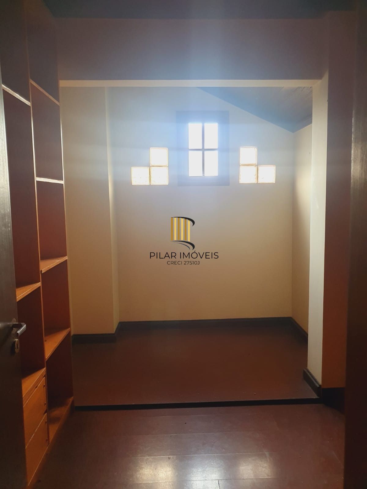 Casa de 03 dormitórios, no bairro Vila João Pessoa, para locação