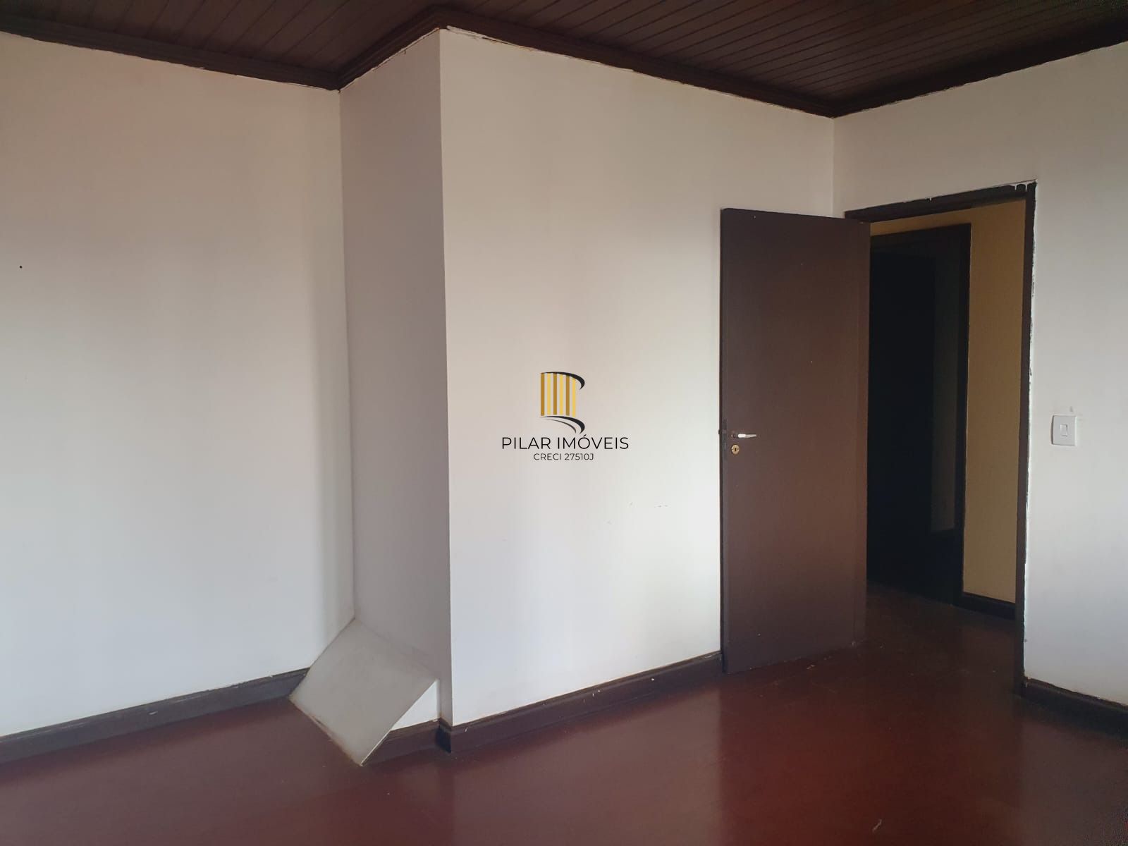 Casa de 03 dormitórios, no bairro Vila João Pessoa, para locação