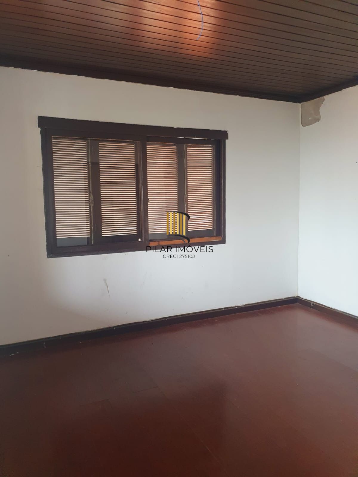 Casa de 03 dormitórios, no bairro Vila João Pessoa, para locação