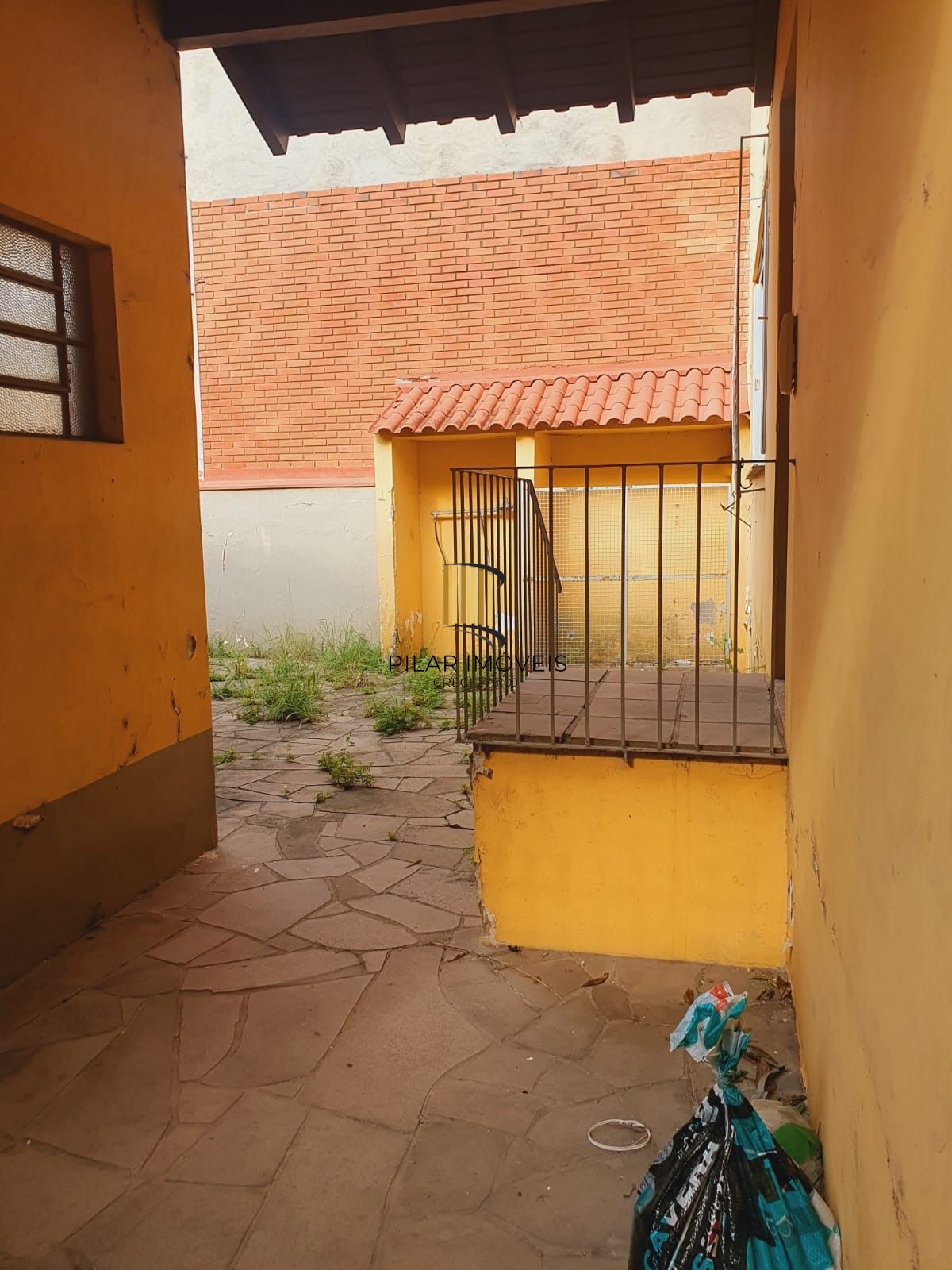 Casa de 03 dormitórios, no bairro Vila João Pessoa, para locação