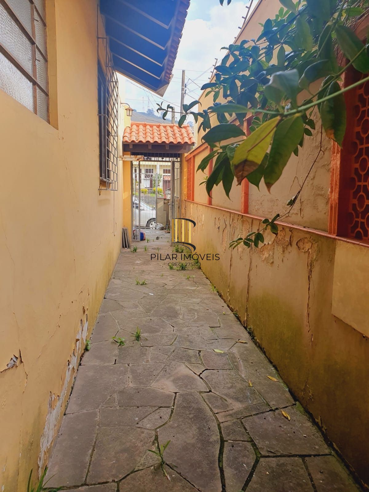 Casa de 03 dormitórios, no bairro Vila João Pessoa, para locação