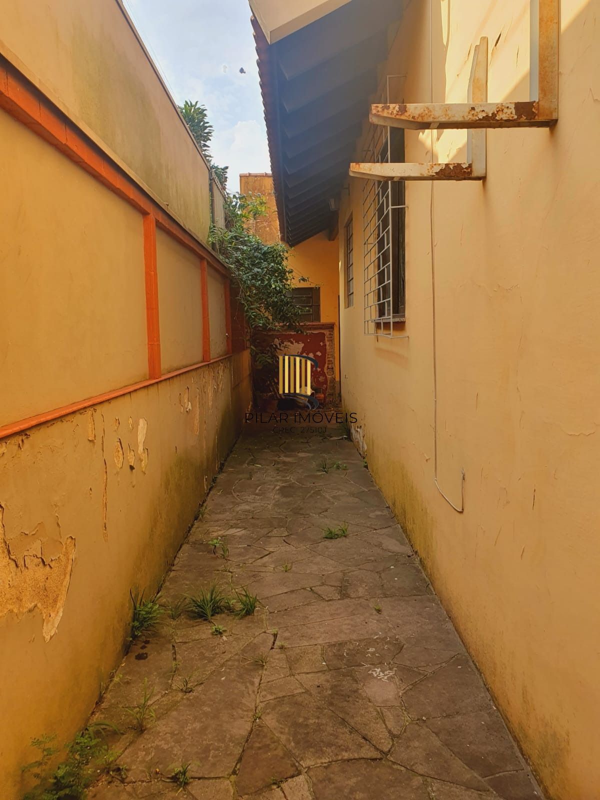 Casa de 03 dormitórios, no bairro Vila João Pessoa, para locação