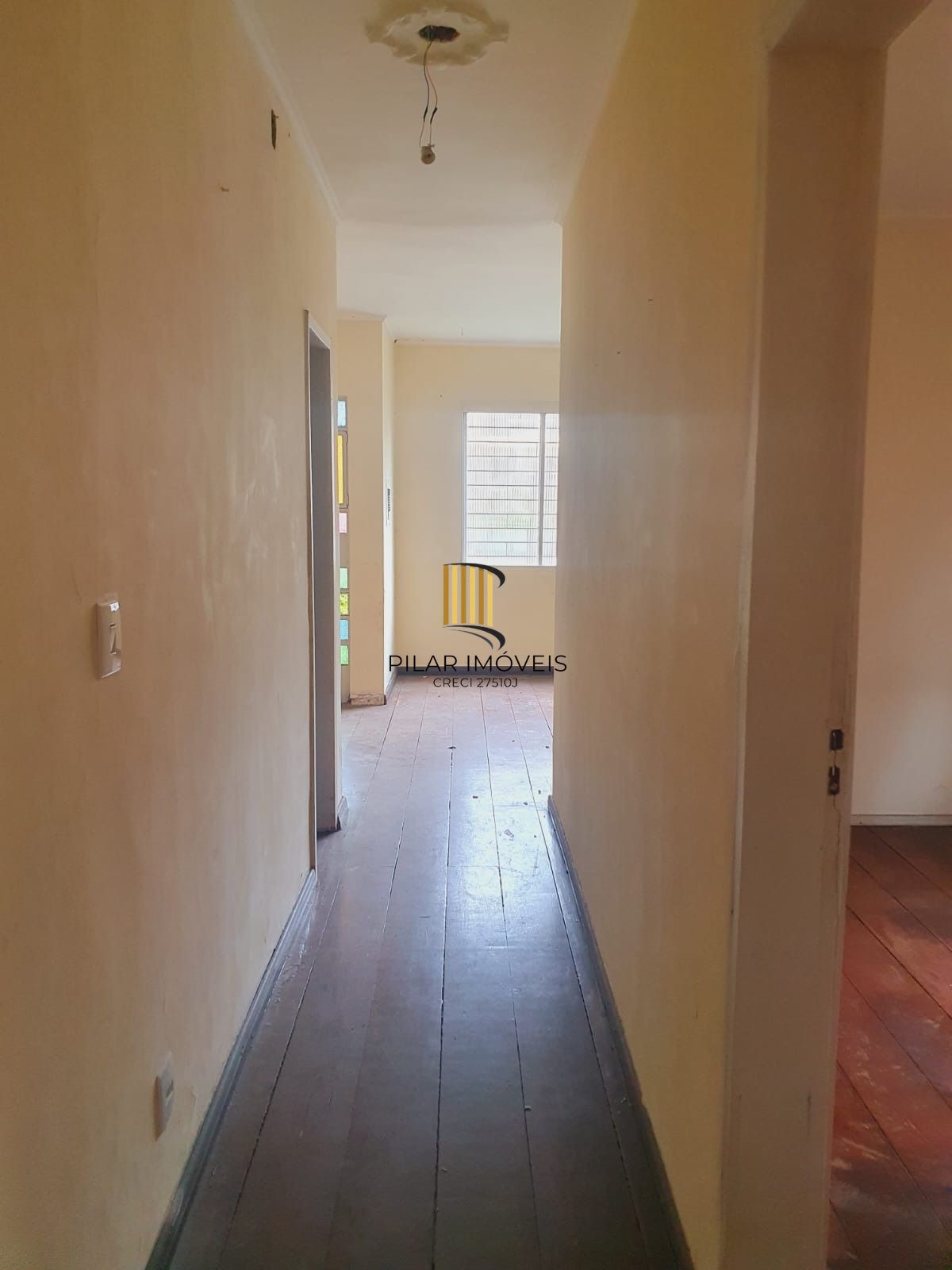 Casa de 03 dormitórios, no bairro Vila João Pessoa, para locação