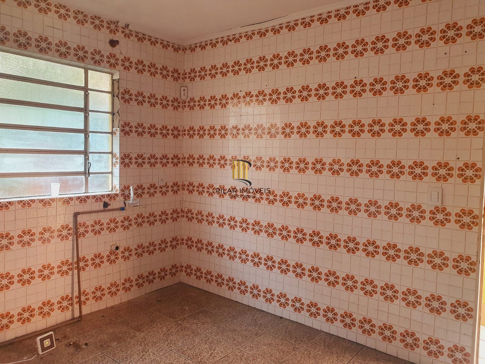 Casa de 03 dormitórios, no bairro Vila João Pessoa, para locação