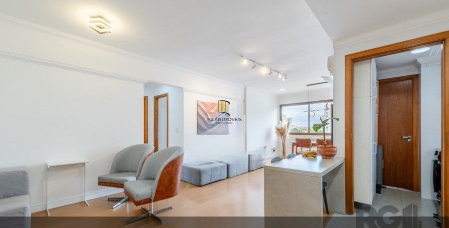 Apartamento de dois dormitórios localizado no bairro Passo da Areia em Porto Alegre/RS.