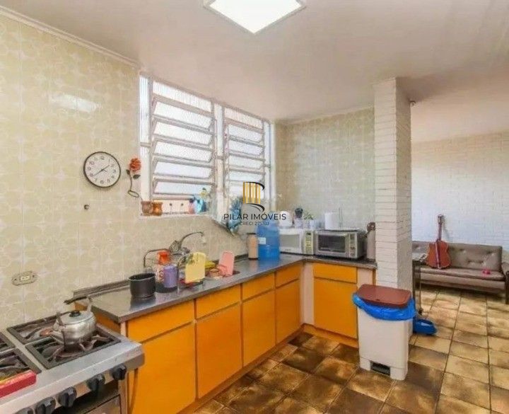 Casa 3d com suíte, bairro três figueira