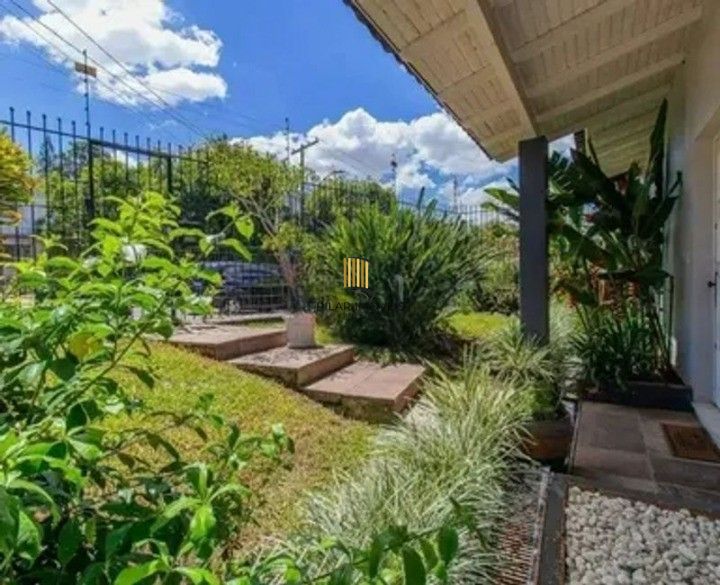 Casa 3d com suíte, bairro três figueira