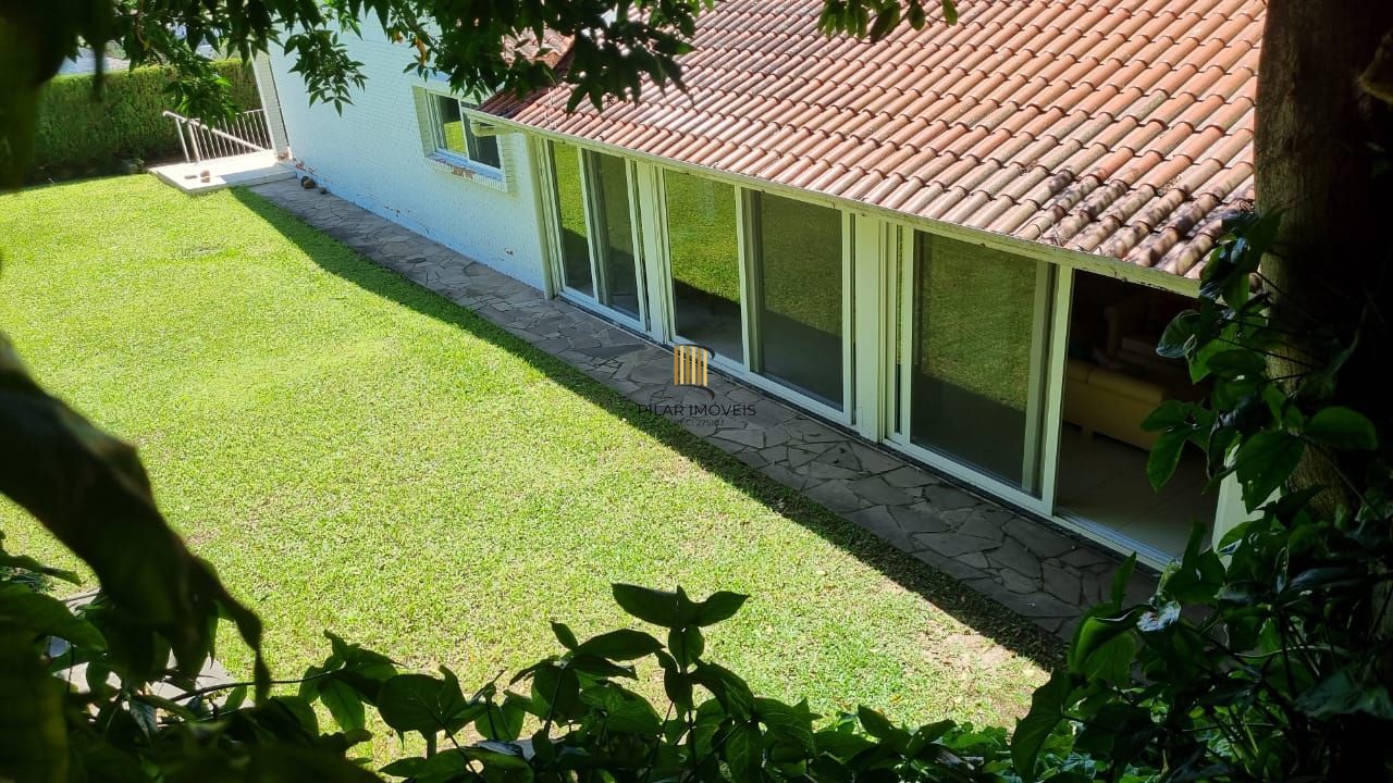 Casa Espetacular com Vista Deslumbrante, Reformada por Arquiteto de 2 dormitórios, suíte, próximo a PUC e Carrefour no bairro Partenon em Porto Alegre/RS/