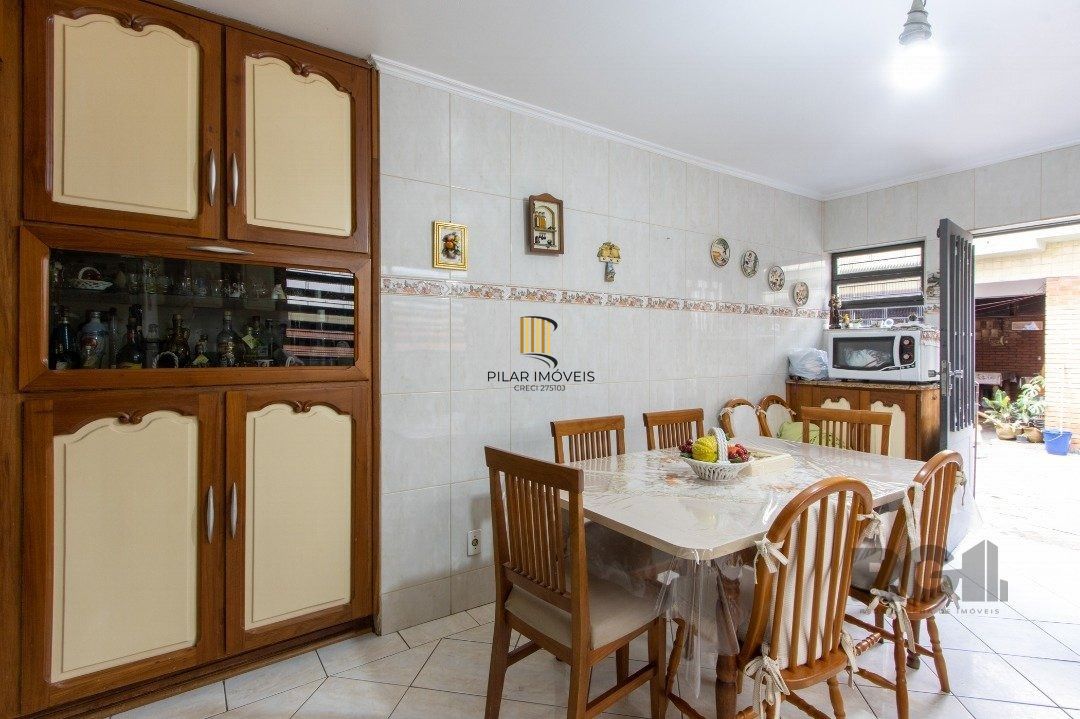 Casa com 07 dormitórios, no bairro Santana, à venda
