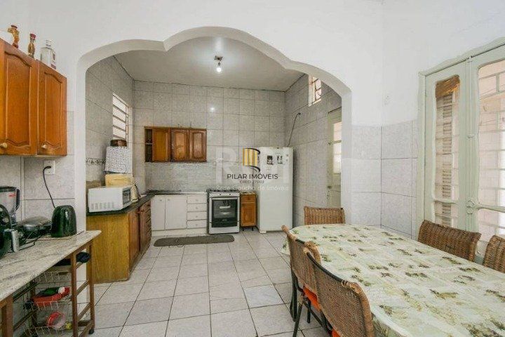 Casa para Venda - 290m², 3 dormitórios, 4 vagas - Santo Antonio