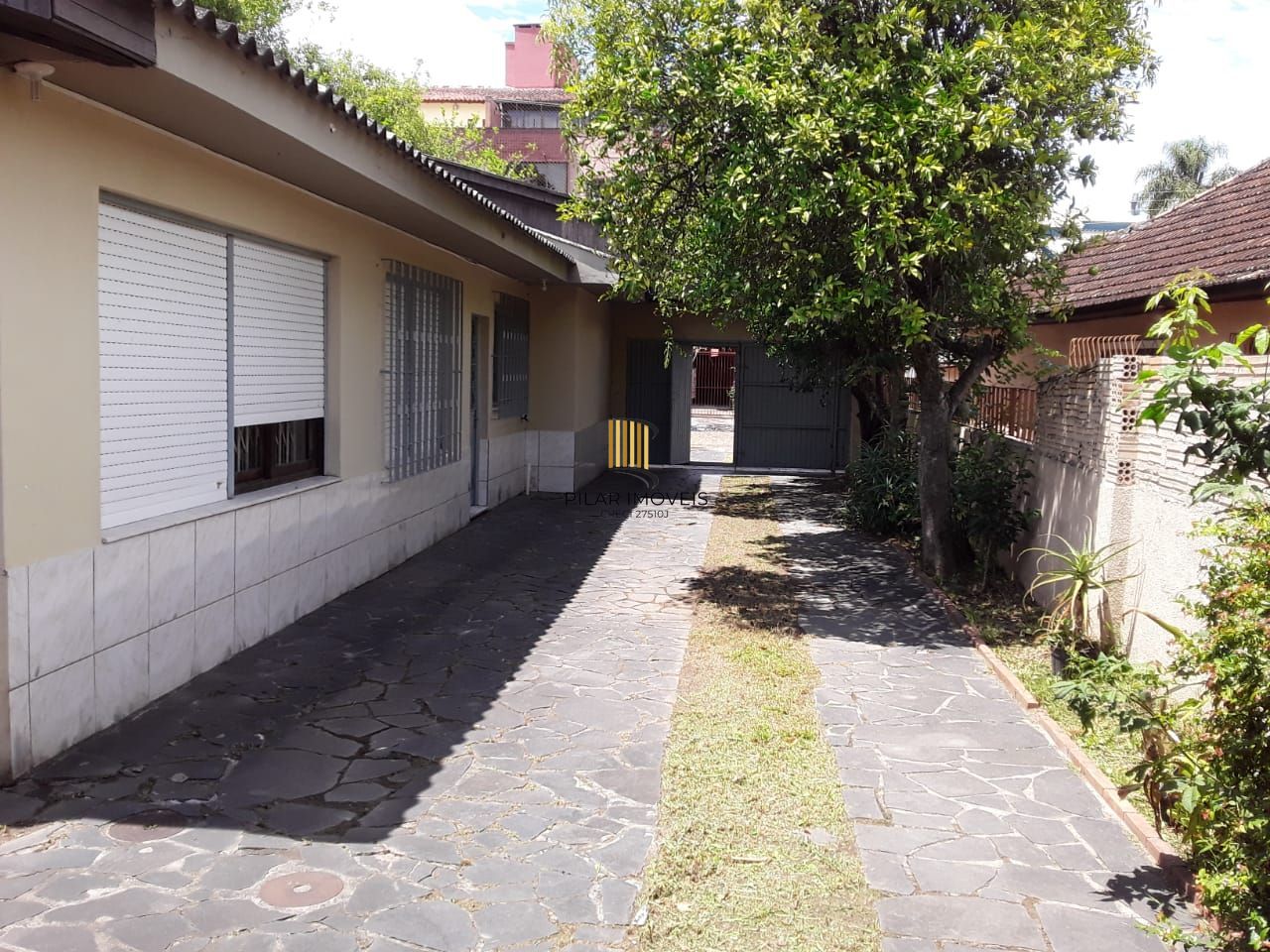 Casa 4 dormitórios no bairro Partenon