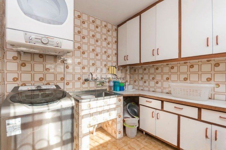 Casa para Venda - 247m², 4 dormitórios, sendo 1 suites, 5 vagas - Glória