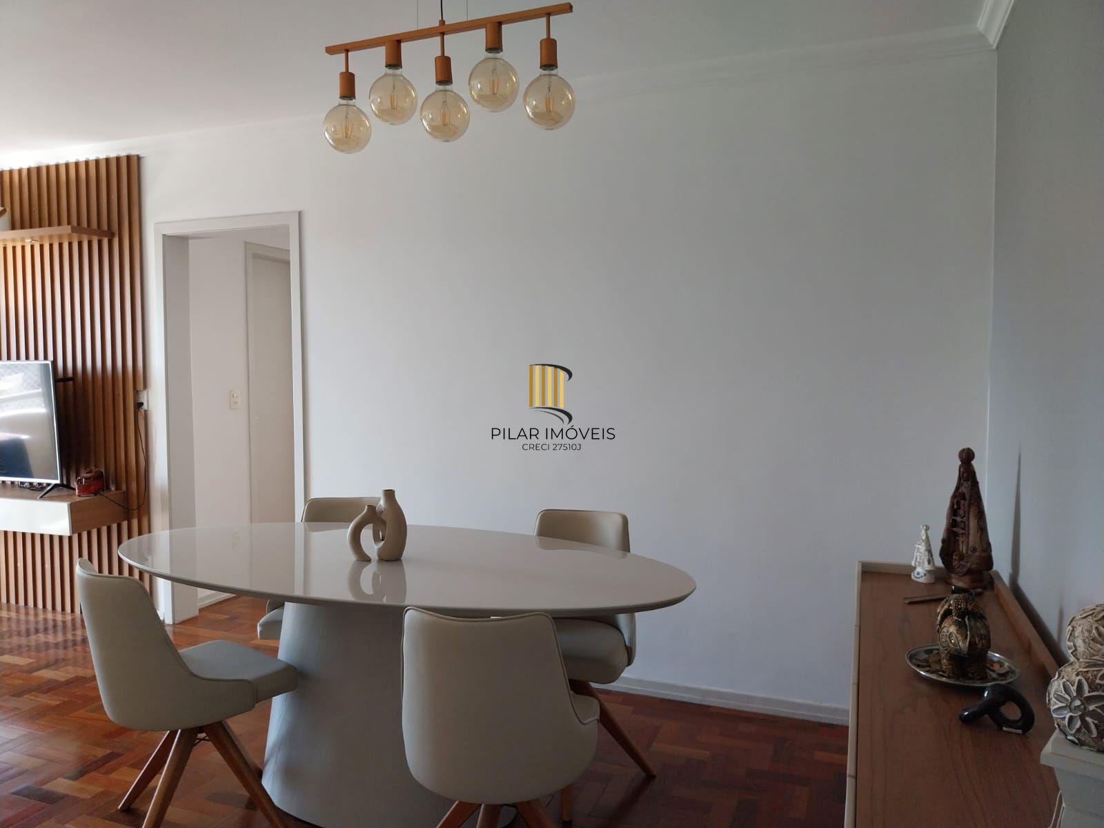 Apartamento de 2 dormitórios com vaga de garagem e sacada no Bairro Santana