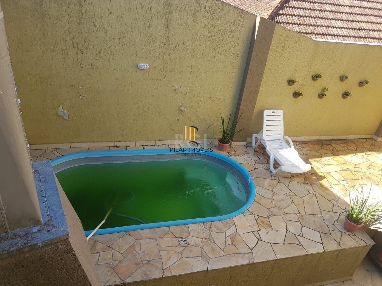 Casa para Venda - 300m², 4 dormitórios, sendo 1 suites, 2 vagas - Glória