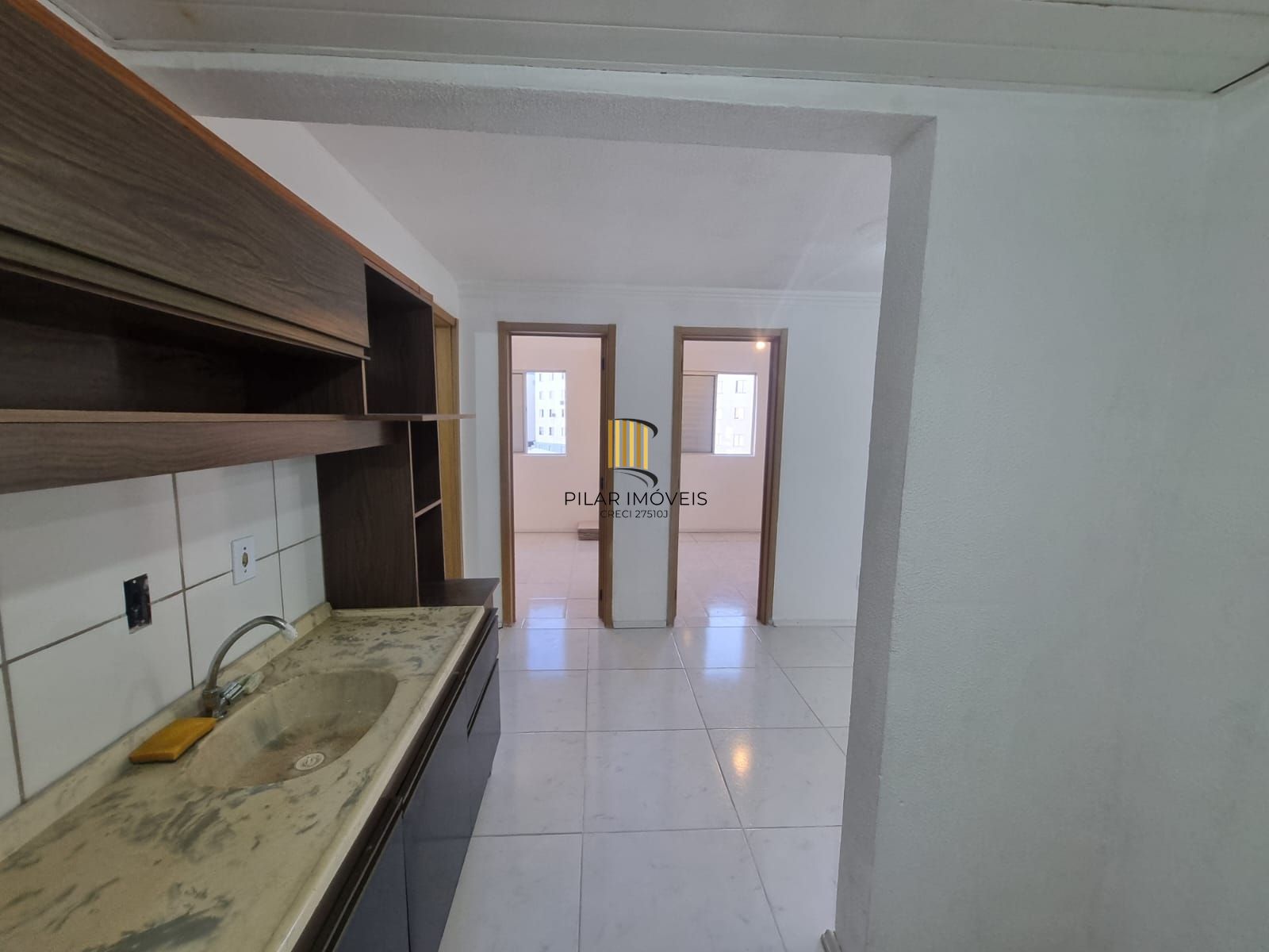 Excelente apartamento de 2 dormitórios, desocupado para venda  no bairro Partenon em Porto Alegre/RS.
