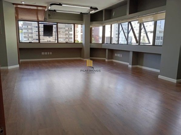 Oportunidade de Investimento. Sala Comercial para venda já locada no bairro Moinhos de Vento. Invista com segurança e rentabilidade imediata.