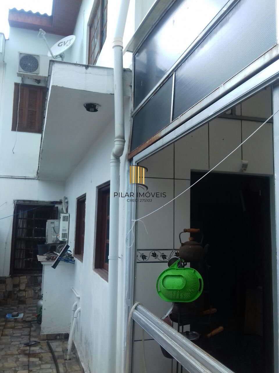 Casa para Venda - 130m², 5 dormitórios, sendo 1 suites, 2 vagas - Partenon